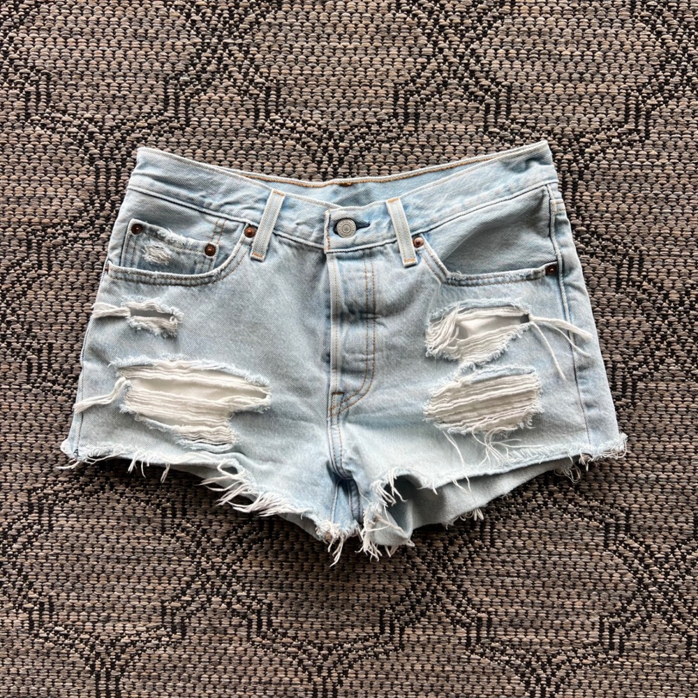Levi's Shorts Womens 27 Light Wash Distressed 501 High Rise Button Fly Booty